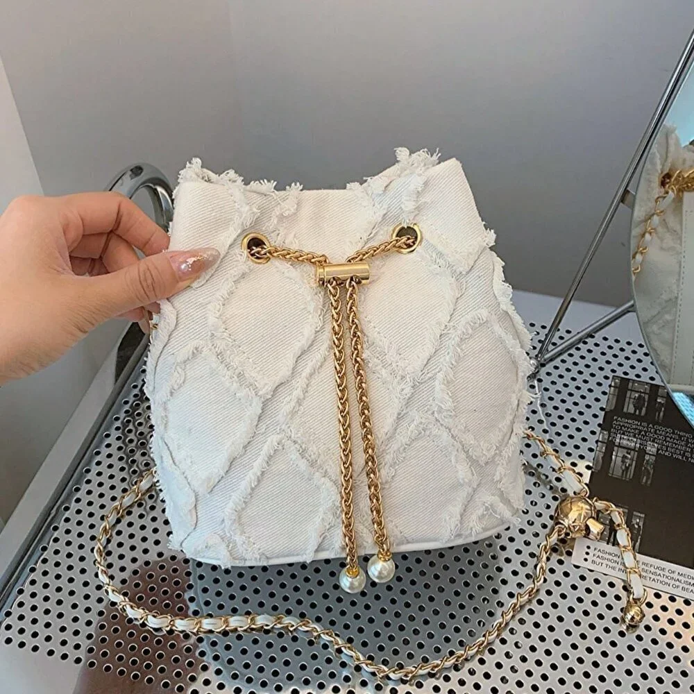 White Fashionable Women's Diamond Lattice One-Shoulder Bucket Bag - Picture 1 of 6
